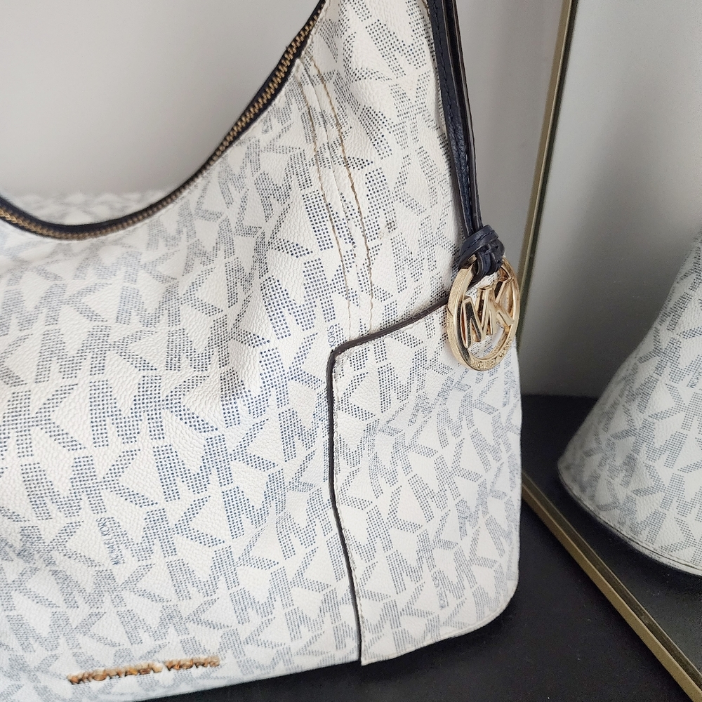 Michael Kors‎ Anita Navy and White Signature Shoulder Bag - Picture 3 of 14